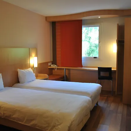 Ibis Loriol 3*
