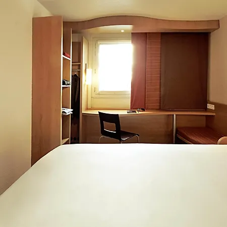 Ibis Loriol 3*