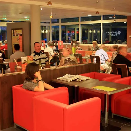 Ibis Loriol 3*