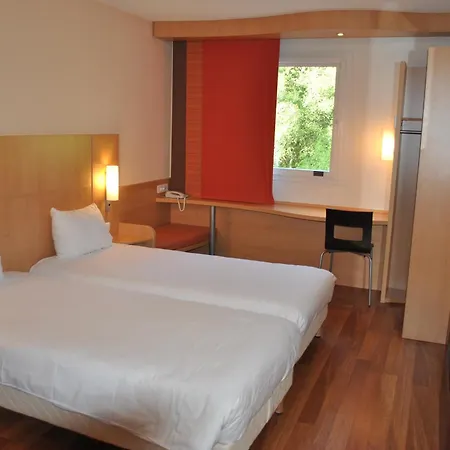 Ibis Loriol فندق لو بوزين