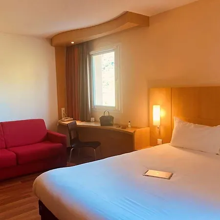 Ibis Loriol Le Pouzin