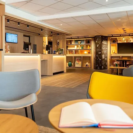 Ibis Loriol 호텔 3*
