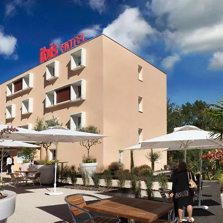 Ibis Loriol 3*