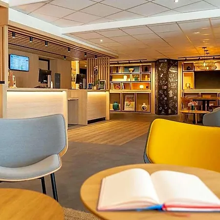 Ibis Loriol 3*