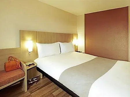 Ibis Loriol 호텔 3*