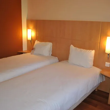 Ibis Loriol Hotel 3*