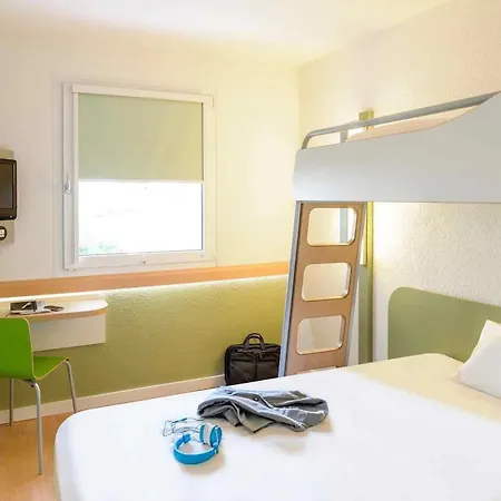 Ibis Loriol Hotel 3*