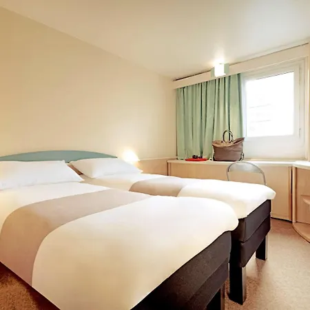 Ibis Loriol Hotel 3*