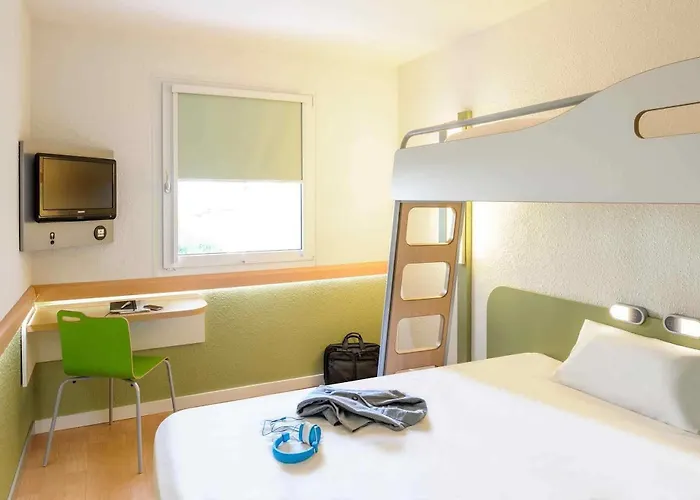 Ibis Loriol Hotel 3*